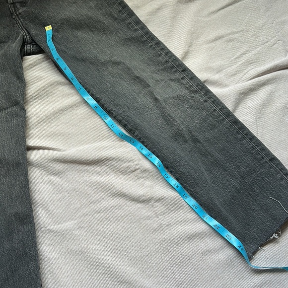 LEVIS WEDGIE STRAIGHT FIT WOMEN'S JEANS size 25 EUC petite cropped - Picture 5 of 6